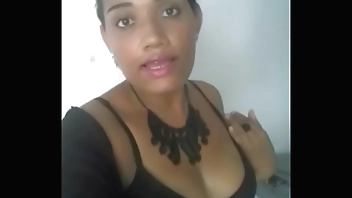 Corno saiu com os amigos e deixou a esposa safada em casa puta gostosa