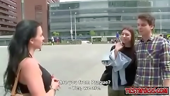 муж с женой предложили прохожим потрахаться вчетвером (порно, анал, минет, куни,