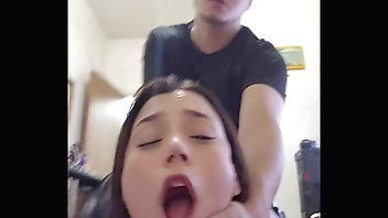 Me Chama de Putinha e Fode a Minha Bucetinha! (CAIU NA NET) Novinha Linda Gemendo Alto e Rola até Gozar e Ganhar Leite!